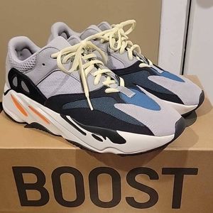 Yeezy Boost 700 Wave Runner in Men's 11